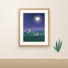 Gerahmte Original-Illustration: herzförmiger Mond über Hügeln mit Blumenwiese bei Nacht